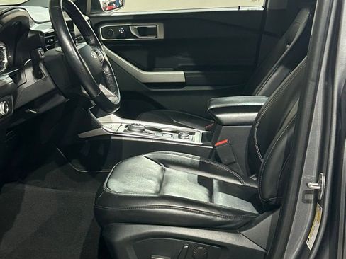 Used 2022 Ford Explorer XLT w/ Equipment Group 202A AWD/4WD image 46