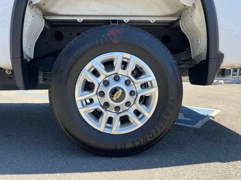 Used 2025 Chevrolet Silverado 2500 LT w/ Convenience Package AWD/4WD image 11