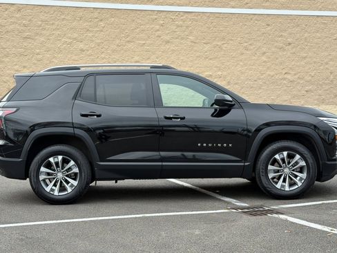 Used 2025 Chevrolet Equinox LT w/ Convenience Package II image 3