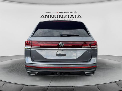 Used 2025 Volkswagen Atlas SE AWD/4WD image 4