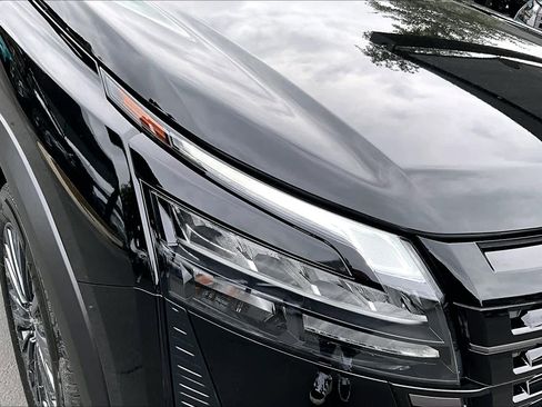 New 2026 Nissan Pathfinder SL image 13