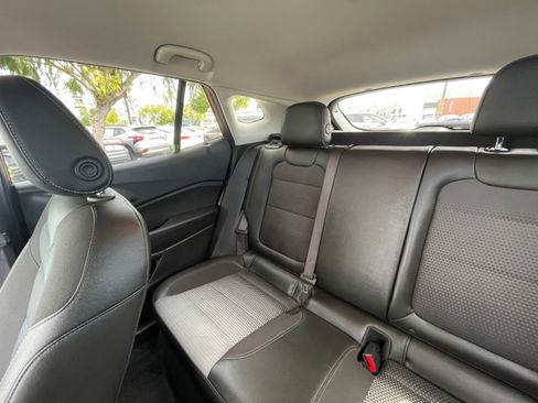 Used 2025 Chevrolet Trax LT w/ LT Convenience Package image 40