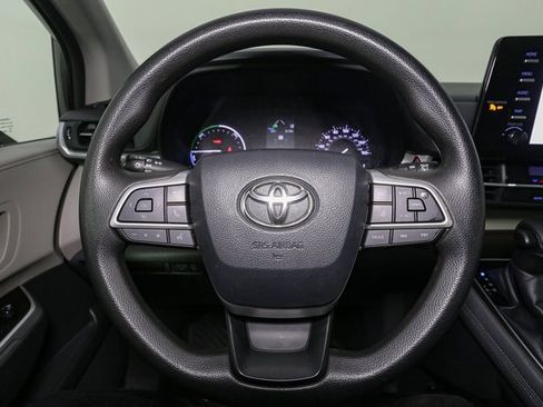 Used 2021 Toyota Sienna LE image 24