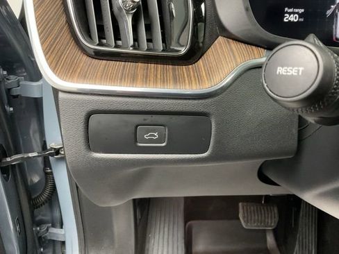 Used 2023 Volvo XC60 B5 Plus w/ Climate Package image 15