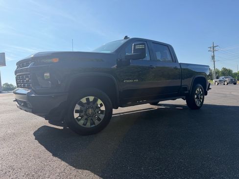 Used 2023 Chevrolet Silverado 2500 Custom w/ Custom Value Package AWD/4WD image 10