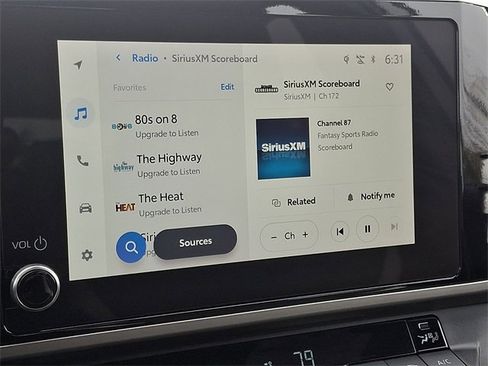 Used 2025 Toyota Camry SE image 15