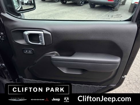 Certified 2024 Jeep Wrangler Willys image 17