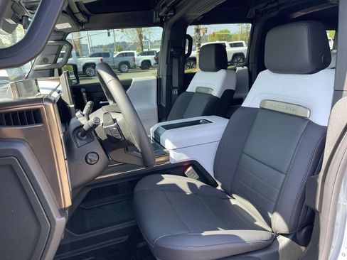 New 2025 GMC Hummer EV 3X w/ LPO, Roof Cross Rail Package image 20
