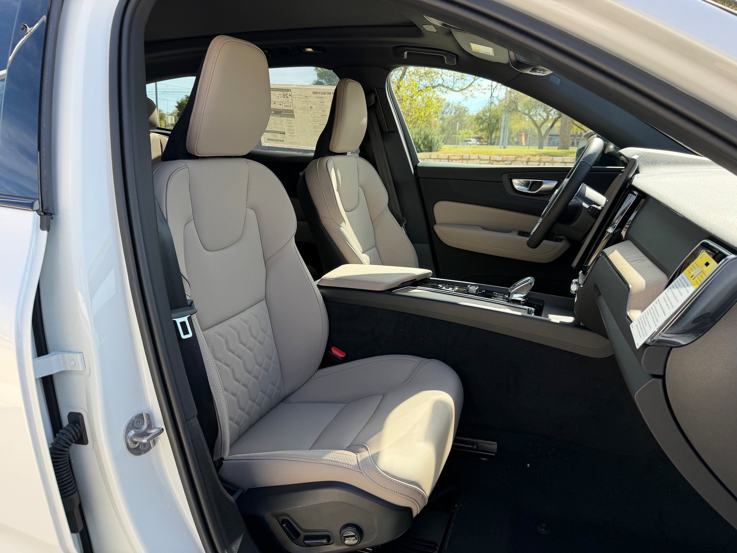 New 2026 Volvo XC60 B5 Plus w/ Protection Package Premier AWD/4WD image 8