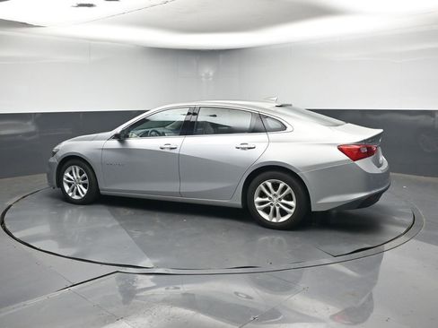 Used 2018 Chevrolet Malibu LT image 3