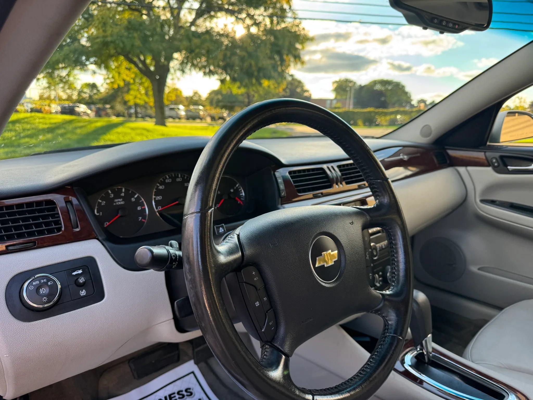 Used 2011 Chevrolet Impala LT w/ Luxury Edition Package FWD image 18