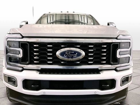 Certified 2025 Ford F450 Platinum w/ Platinum Plus Package AWD/4WD image 3