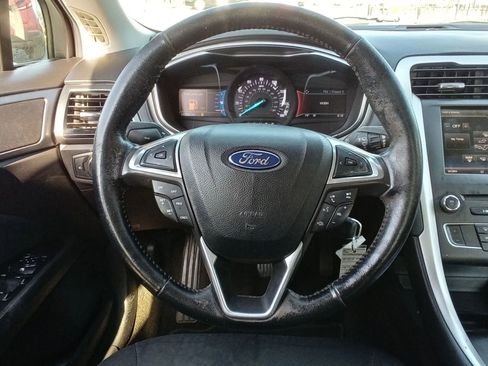 Used 2016 Ford Fusion SE image 9