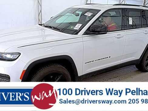 Used 2023 Jeep Grand Cherokee Altitude image 1