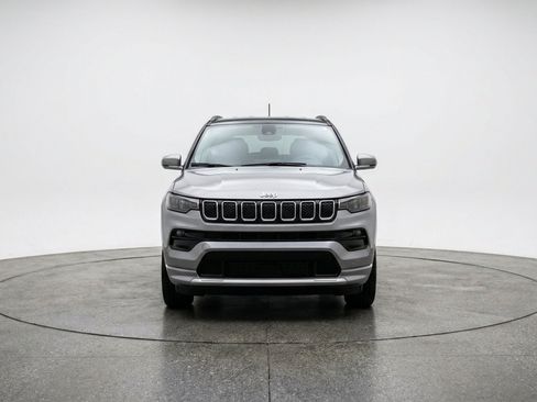 Used 2025 Jeep Compass Limited AWD/4WD image 2