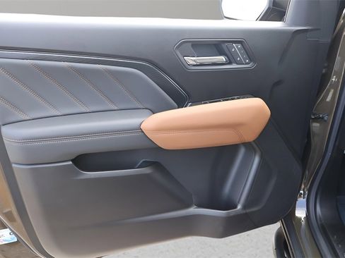 Used 2025 GMC Canyon AT4 w/ Nightfall Edition image 10