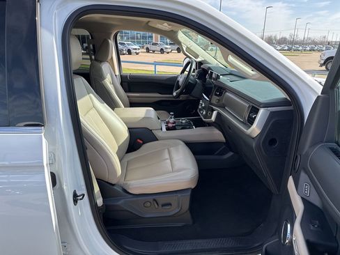 Used 2024 Ford Expedition Max XLT image 14