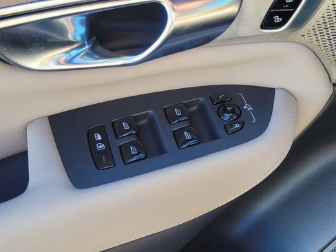 Used 2025 Volvo XC90 T8 Ultra image 17