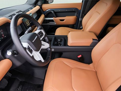 Used 2024 Land Rover Defender 110 SE image 12