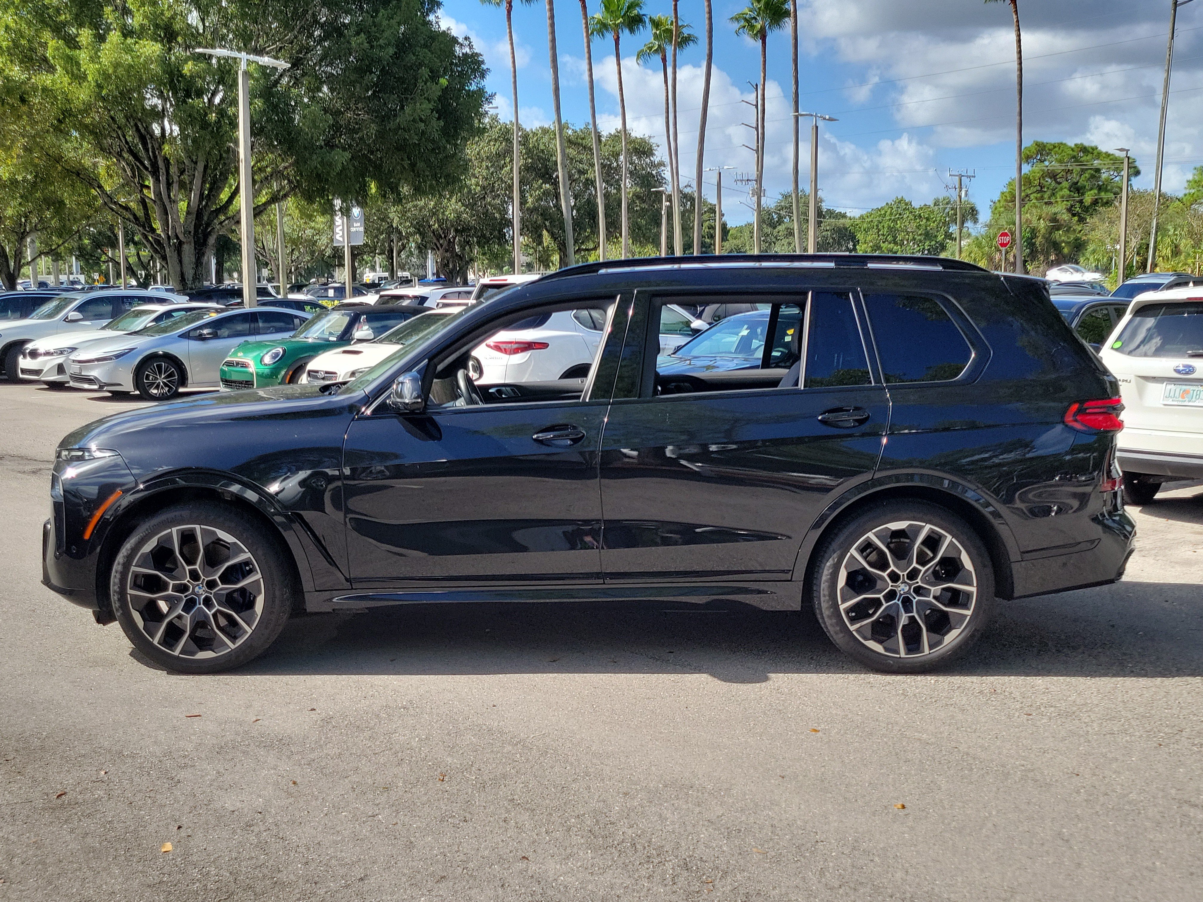 Used 2024 BMW X7 xDrive40i w/ M Sport Package AWD/4WD image 5