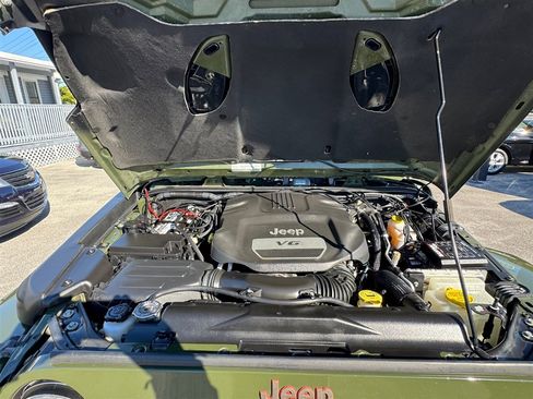 Used 2016 Jeep Wrangler Unlimited Sahara image 19