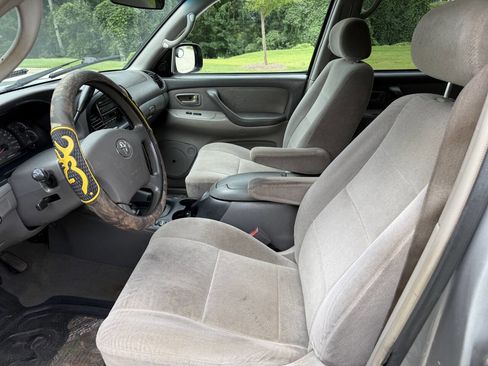 Used 2004 Toyota Sequoia SR5 image 21