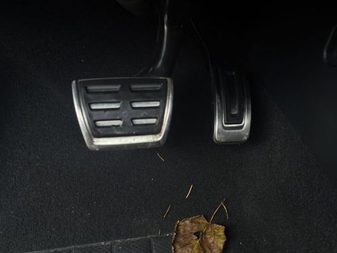 Used 2021 Volkswagen Atlas SEL R-Line image 22