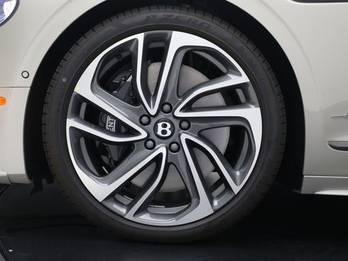 New 2025 Bentley Flying Spur Plug-In Hybrid image 14