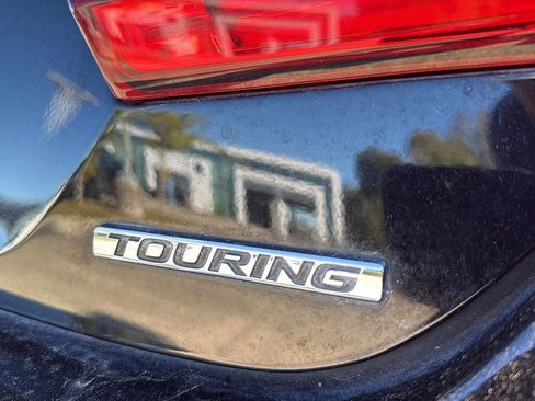Used 2018 Honda Accord Touring image 10