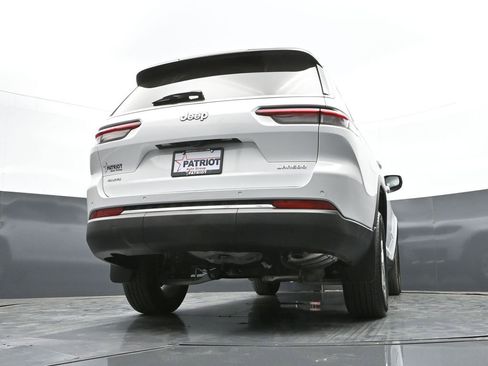 New 2026 Jeep Grand Cherokee L Laredo w/ MOPAR Finishing Package AWD/4WD image 39