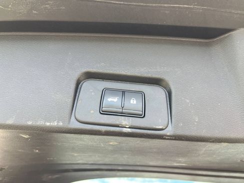 Used 2025 Nissan Rogue SV AWD/4WD image 19