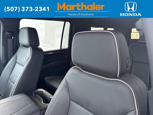 Used 2025 Chevrolet Suburban Premier image 10