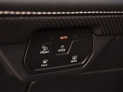 New 2026 Volkswagen Atlas Cross Sport SE image 11