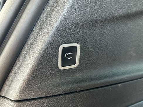 Used 2025 Chrysler Pacifica Limited image 42