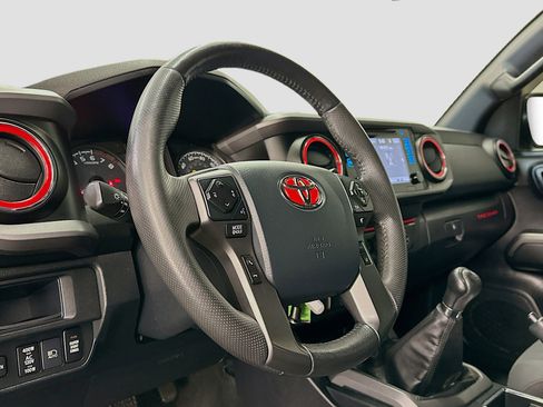 Used 2019 Toyota Tacoma TRD Sport image 18