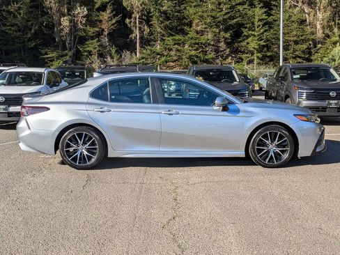 Used 2021 Toyota Camry SE w/ Convenience Package image 4