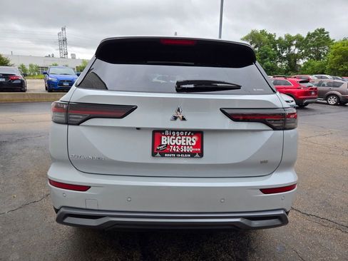 New 2025 Mitsubishi Outlander SE image 12