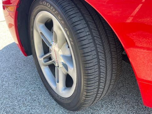 Used 2003 Chevrolet SSR w/ Preferred Equipment Group image 39