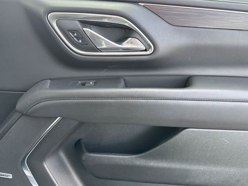 Used 2024 Chevrolet Suburban LT image 28