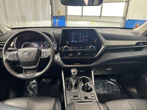 Used 2023 Toyota Highlander XLE AWD/4WD image 13