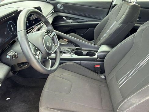 Used 2023 Hyundai Elantra SEL w/ Convenience Package FWD image 5