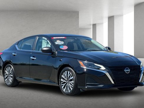 Used 2024 Nissan Altima 2.5 SV FWD image 1