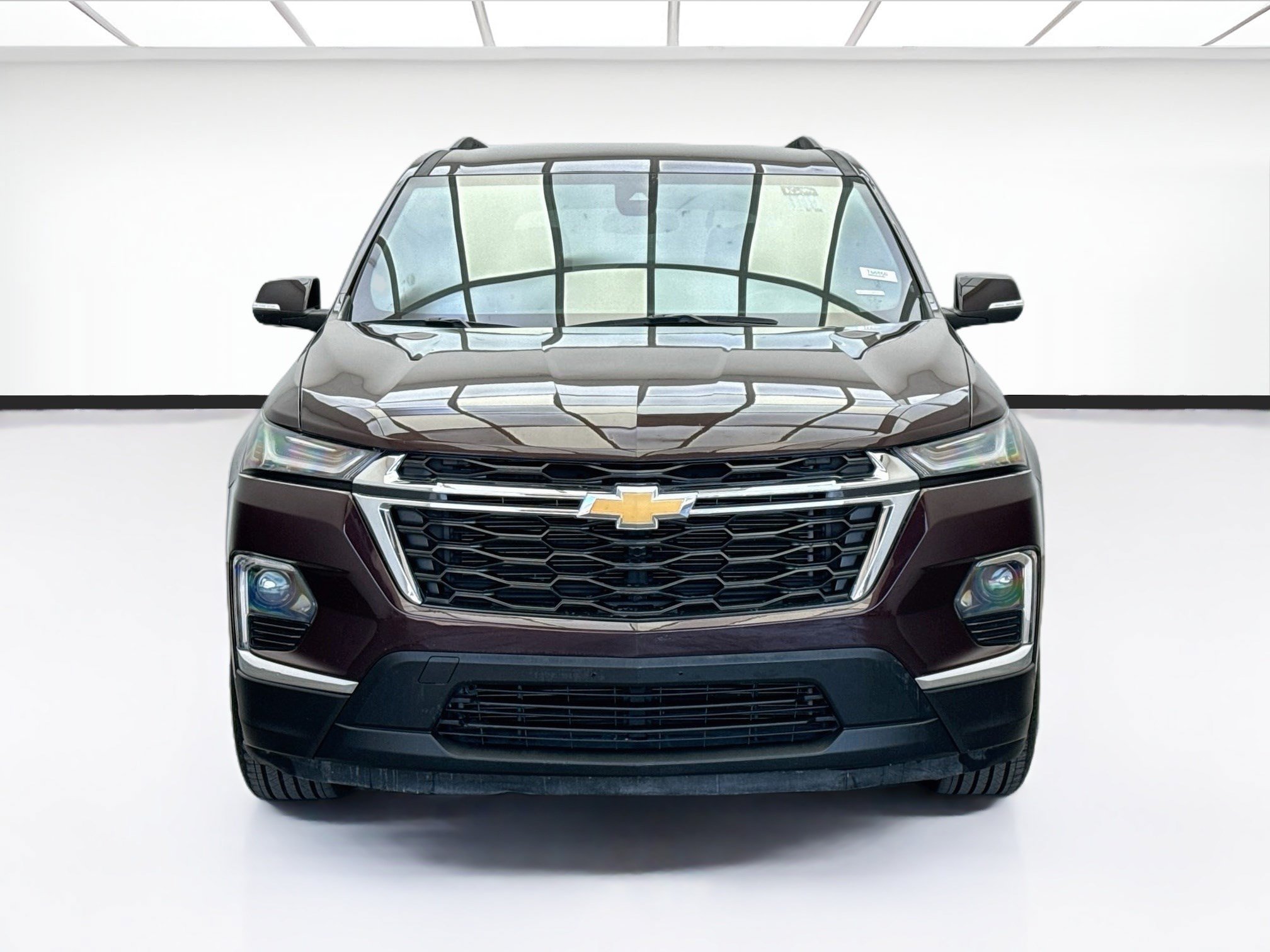 Used 2023 Chevrolet Traverse LT FWD image 2