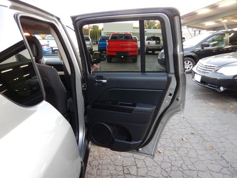 Used 2016 Jeep Compass Sport w/ Power Value Group image 12