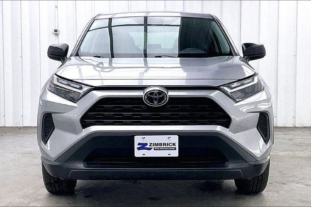 Used 2025 Toyota RAV4 LE AWD/4WD image 3