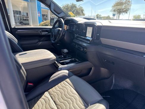 Used 2024 Chevrolet Silverado 1500 ZR2 w/ Technology Package image 21