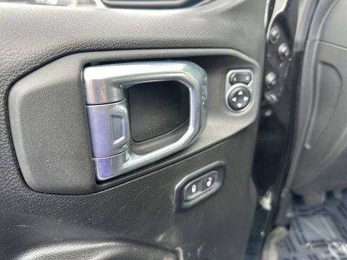 Used 2025 Jeep Wrangler Unlimited Rubicon AWD/4WD image 15