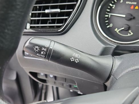 Used 2021 Nissan Rogue Sport S image 23