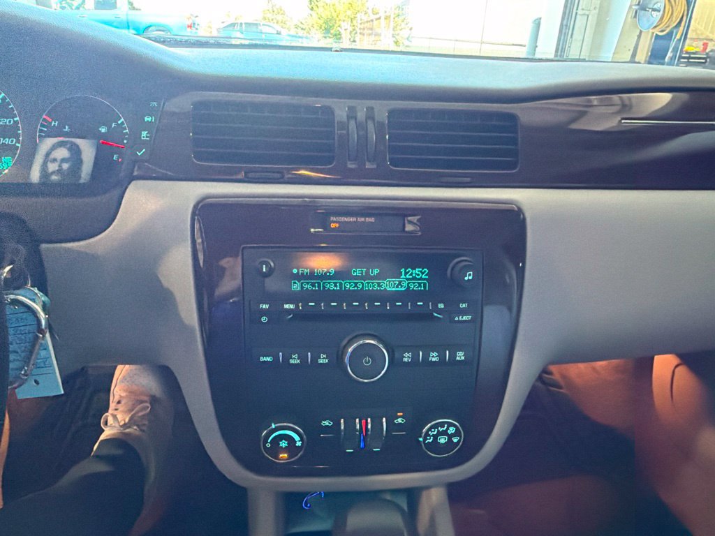 Used 2011 Chevrolet Impala LT FWD image 10