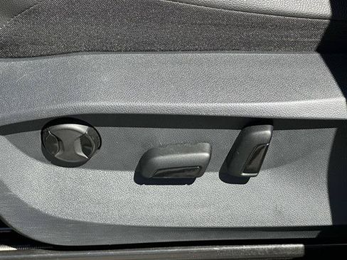 Used 2023 Volkswagen Tiguan SE AWD/4WD image 15